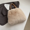 Borsa tote in ecopelliccia beige con manico intrecciato marrone per autunno inverno - Cachi (Senza Ciondolo)