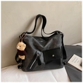 Grand sac cabas gris foncé avec deux poches frontales et un pendentif ours - Avec Pendentif / Noir