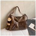 Sac fourre-tout vintage en cuir marron avec pendentif ours et bandoulière large - Avec Pendentif / Marron