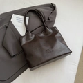 Grand sac cabas vintage marron foncé avec lettres embossées en similicuir brillant - Brun Sans Pendentif