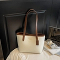 Cremeweiße Shopper-Tasche aus genarbtem Leder mit braunen Riemen und goldener Schrift - Cremeweiß