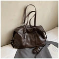 Grande borsa tote marrone scuro in pelle sintetica vintage con fibbie argentate e tracolla - Marrone