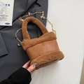 Sac seau en cuir marron et fausse fourrure avec bandoulière chaîne dorée élégante - Sans Pendentif / Marron