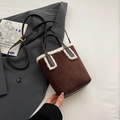 Donkerbruine pluizige emmertas met witte rand van imitatiebont en verstelbare riem - Klein / Zonder Hanger / Bruin