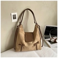 Große Shopper-Tasche aus Wildlederimitat in Camel mit Leoparden-Schleifen und Logo - Khaki