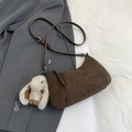 Borsa a tracolla in pelle scamosciata marrone scuro con ciondolo a forma di coniglio - Stile Caffè (Con Ciondolo)