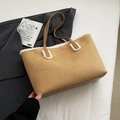 Borsa tote in camoscio marrone chiaro con finiture in lana bianca e sottili manici in pelle - Grande / Senza Ciondolo / Cachi