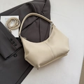 Chic cream dumpling shoulder bag in lychee pattern leather with adjustable strap - Off White