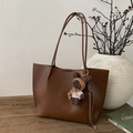 Sac fourre-tout minimaliste en cuir marron avec breloque ours pour les déplacements quotidiens - Avec Pendentif / Marron