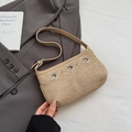 Bolso de hombro vintage de ante caqui con remaches y correa ajustable - Gris Beige
