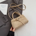 Bolso cubo minimalista de gamuza mate beige con hebilla decorativa y asa superior - Gris Beige