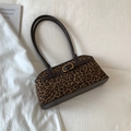 Borsa sottobraccio maculata con cinturini in pelle marrone scuro e fibbia in oro antico - Senza Ciondolo / Stampa leopardata