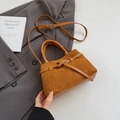 Bolso tipo cubo de ante marrón con correa y asa superior para mujer en otoño - Marrón
