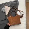Borsa a secchiello leopardata marrone con texture opaca e ciondolo di peluche carino - Marrone (Con Ciondolo)