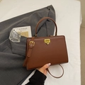 Borsa tote vintage in pelle marrone con manico e chiusura dorata per donna - caffè