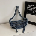 Grand sac cabas en denim bleu avec broderie tendance et finition délavée vintage - Bleu Vintage