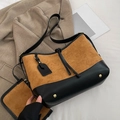 Großes Taschen-Set aus braunem Wildleder-Imitat mit Innentasche und Schultergurt im Set - Gelbbraun