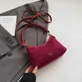Elegante borsa hobo in pelle scamosciata bordeaux con finiture in pelle e logo oro - Rosso