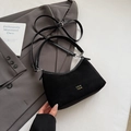 Borsa a tracolla a mezzaluna nera minimalista in camoscio con scritte dorate - Nero