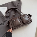 Borsa sottobraccio in pelle PU marrone scuro lucida con doppie tasche con cerniera - Marrone