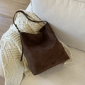 Grand sac seau en daim marron foncé au style rétro minimaliste avec bandoulière réglable - Café (Sans Pendentif)
