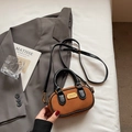 Borsa Boston in camoscio marrone con manici neri e tracolla regolabile - Senza Ciondolo / Marrone