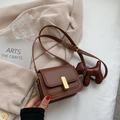 Sac bandoulière vintage en cuir PU marron avec boucle dorée et breloque petit chien - Petit / Marron