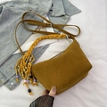 Borsa a mezzaluna in pelle smerigliata marrone con manico intrecciato giallo e perline - Cachi