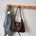 Retro deep brown high-capacity crossbody bag made of premium faux leather on a hook - Coffee No Charm