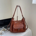 Brown vintage large capacity shoulder bag with glossy finish and front flap pocket - No Pendant / Tan