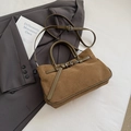 Bolso baguette de ante marrón con correas de cuero verde y hebilla vintage - Verde
