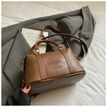 Elegante bolso bandolera Boston marrón oscuro con logo ZSKERT PARIS y herrajes dorados - Marrón Sin Colgante