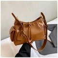 Borsa a spalla vintage caramello scuro con tasca laterale e dettagli dorati - Marrone