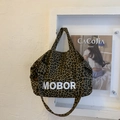 Borsa tote leopardata verde scuro con logo MOBOR e tracolla regolabile - Verde