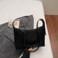 Borsa a tracolla in pelle scamosciata opaca nera di grande capacità con dettagli in pelle - Nero senza Ciondolo