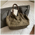 Leoparden-Shopper aus Wildleder mit braunen Lederriemen und großem Fassungsvermögen - Leopard Kaffee