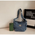 Blauw gewassen denim schoudertas met verstelbare riem en handige zijvakken voor dames - Blauw