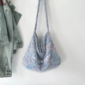Bolso tote de felpa multicolor con bordado fun party fun en tonos azul y rosa suave - Azul Petrel
