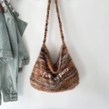 Bolso hobo de felpa marrón naranja con bordado fun un party y flecos suaves - Hoja de arce amarilla