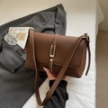 Bolso bandolera retro marrón de cuero con patrón de lichi y hebilla dorada - café
