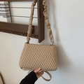 Bolso de hombro acolchado caqui con asa fruncida y diseño de cubo trapezoidal - Caqui