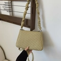 Bolso acolchado verde salvia con asa fruncida y diseño de cubo elegante y casual - Verde