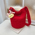 Sac seau en peluche rouge avec pendentif cerise et étiquette Star-picking sous lumière - Rouge avec pendentif