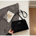Borsa sottobraccio minimalista in camoscio nero con catena argento e logo metallico - Senza Ciondolo / Nero