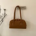 Detail of caramel suede hobo bag with white stitching and double zipper closure - Almond Brown