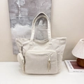 Grande borsa tote in velluto a coste crema con tasca e charm portamonete coordinato - Bianco Sporco