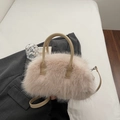 Sac cabas chic en fausse fourrure beige avec texture peluche et anses en cuir - Beige Sans Pendentif