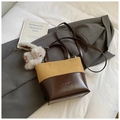 Bolso cubo retro amarillo mostaza y marrón con un lindo colgante de conejo de peluche - Caqui (Con Colgante)
