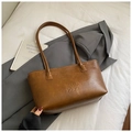 Grand sac cabas marron en cuir vintage avec lettrage embossé et bandoulières - Café sans Pendentif