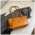 Sac cabas marron caramel en cuir avec lettres embossées sur un fond gris vintage - Brun Sans Pendentif